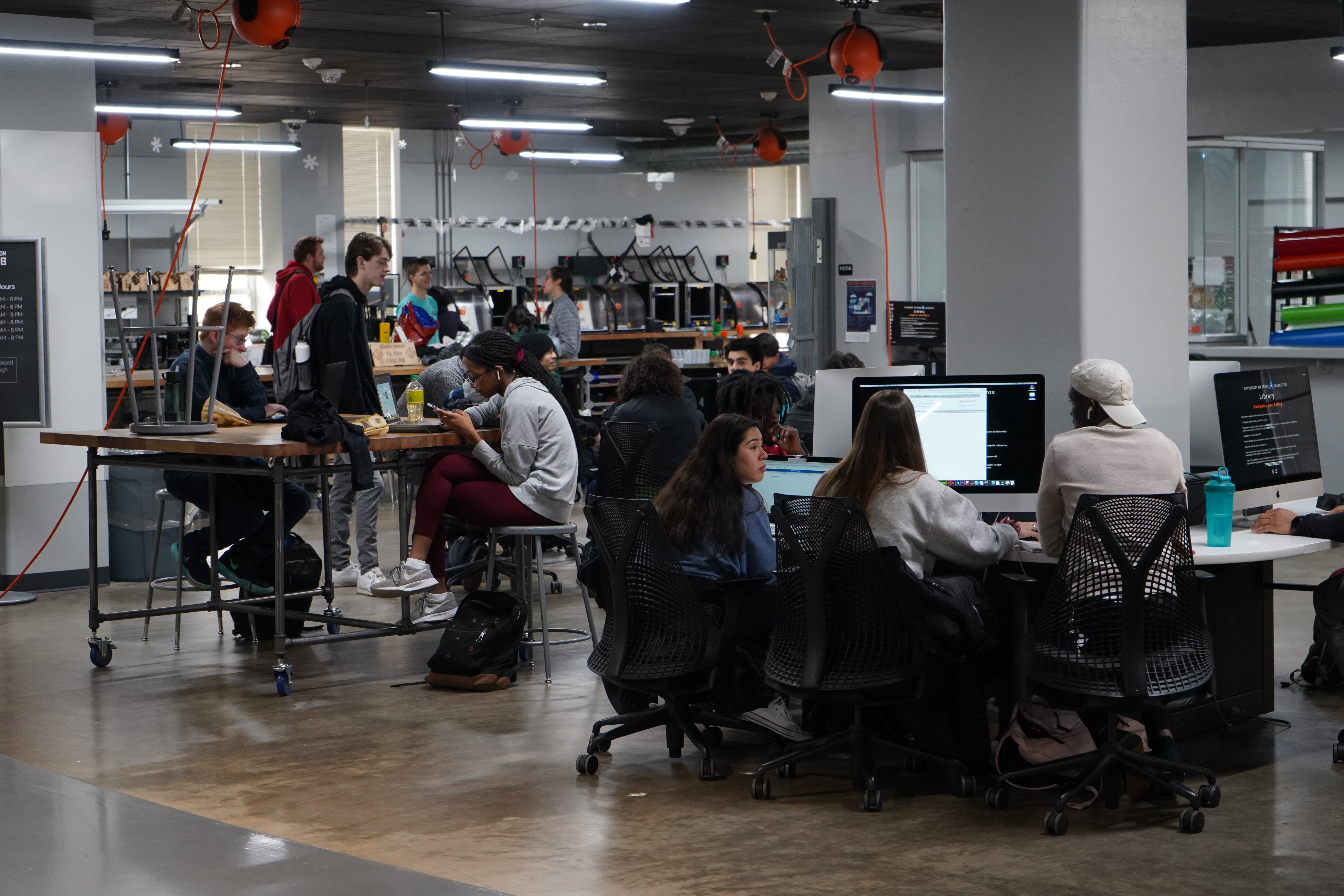 students work in the fablab