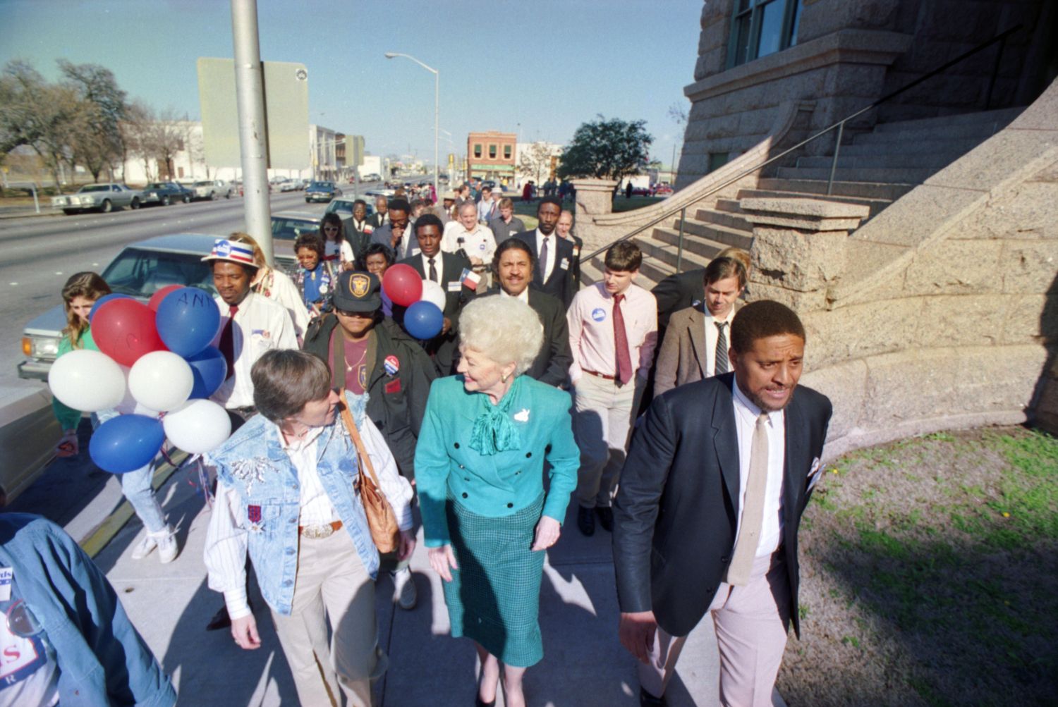 Ann Richards, center, leads supporters on a march from the Tarrant County Courthouse to an absentee voting site at 600 Belknap St. during a campaign visit to Fort Worth.